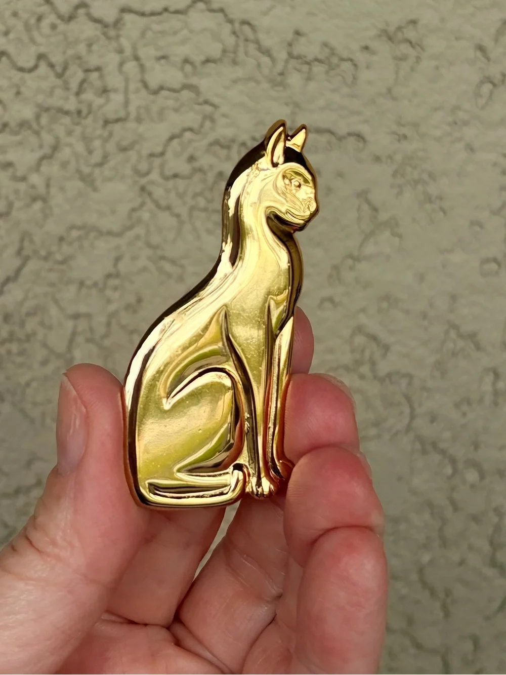 Chic Gold Cat Metal Pin - Elegant Cat Lapel Pin